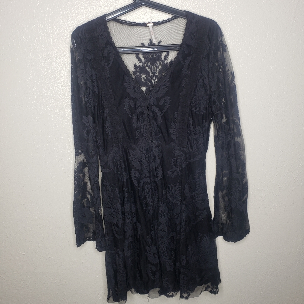 FREE PEOPLE / Deep V Black Lace Long Sleeve Dress